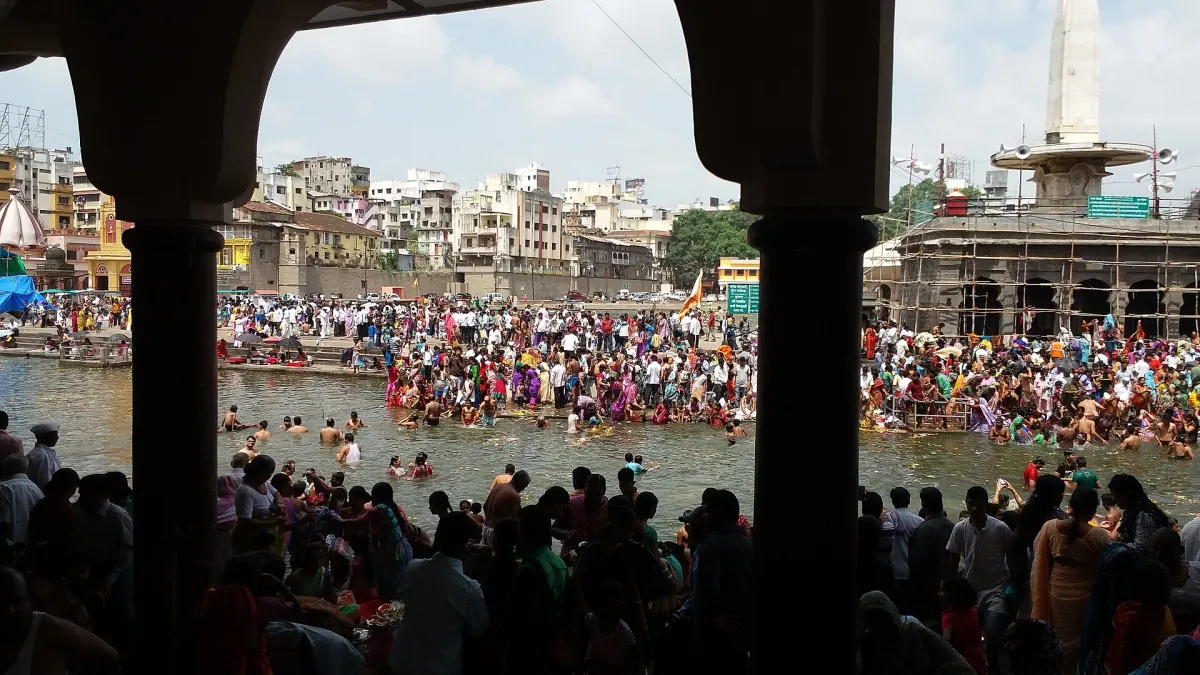 The Ramkund ghat on the Godavari river in Nashik with temples along the bank