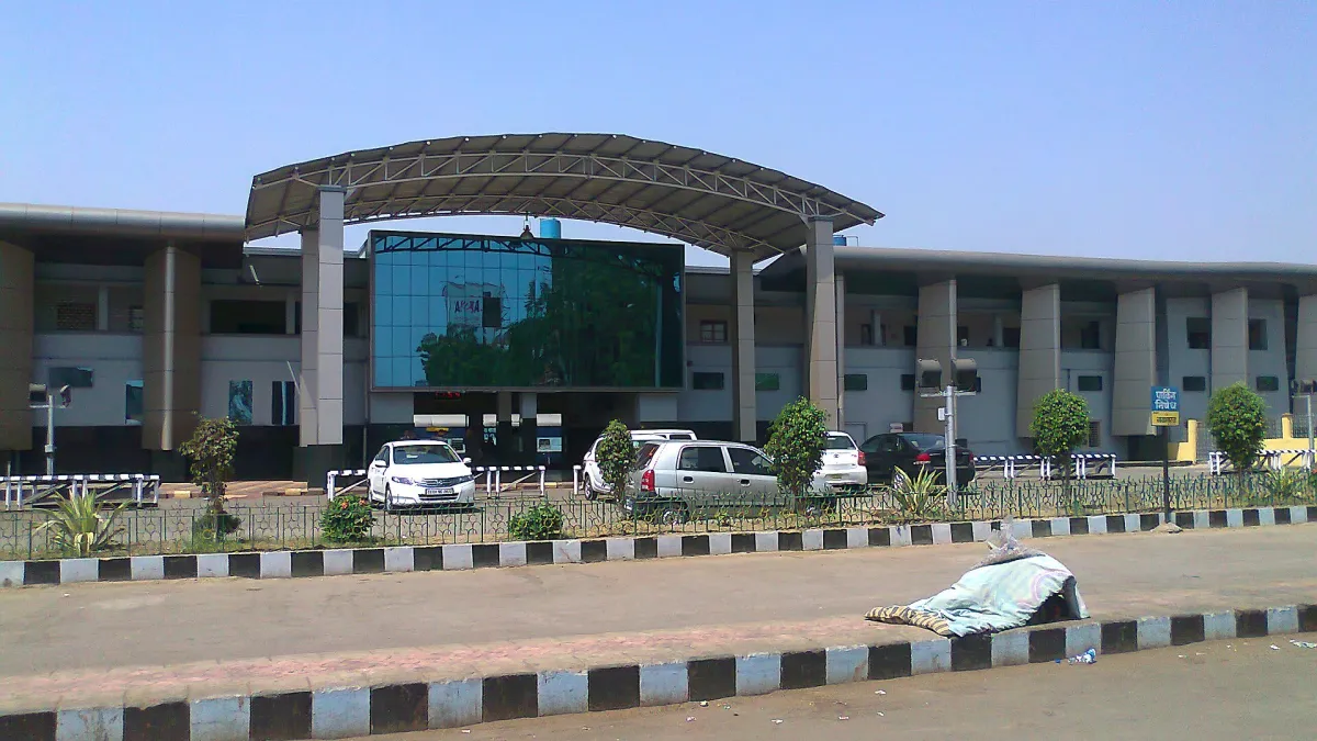 Telibandha lake in Raipur with a walkway along the water and city buildings behind